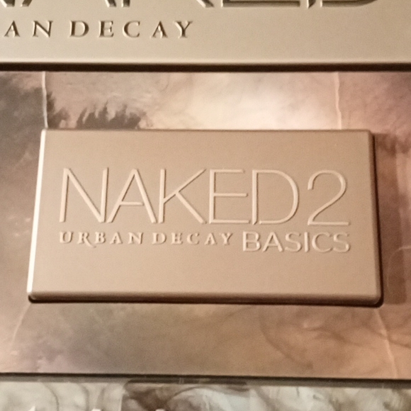 URBAN DECAY NAKED EYESHADOW VAULT - Picture 9 of 13